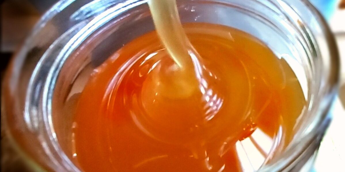 Little Mel_Eesti mesi_mee myyk klaaspurgis_voolav mesi_2020